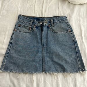 Vintage Levi’s Denim Skirt size 26 medium wash